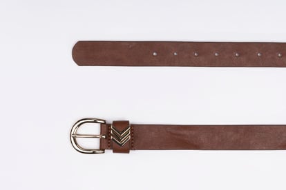 Elegant Gold Buckle Genuine Brown Leather Belt - Quality Leather Product Manufactured By Güven Karaca Deri̇ San. Ve Ti̇c. Ltd. Şti̇.. Contact For B2B Orders.