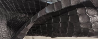 Luxuriöses Krokodilgeprägtes Leder Für Modedesign - Qualitatives Lederprodukt Hergestellt Von Marmara Deri San. Ve Tic. Ltd. Şti.. Kontakt Für B2B-Bestellungen.