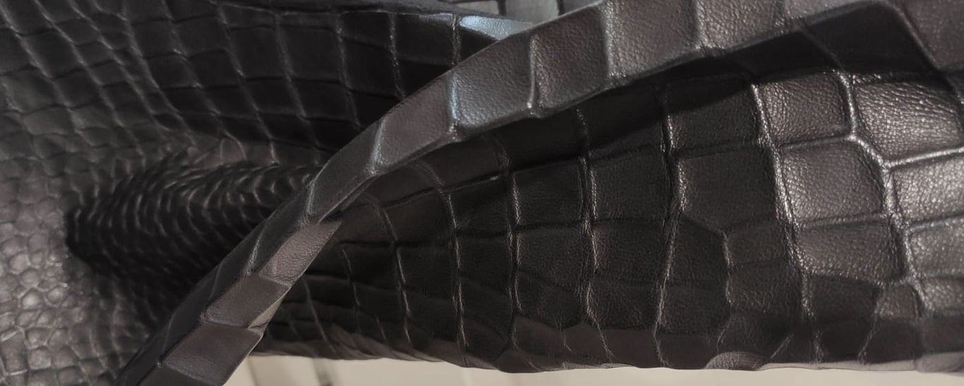 Elegant Embossed Crocodile Patterned Leather - Quality Leather Product Manufactured By Marmara Deri San. Ve Tic. Ltd. Şti.. Contact For B2B Orders.
