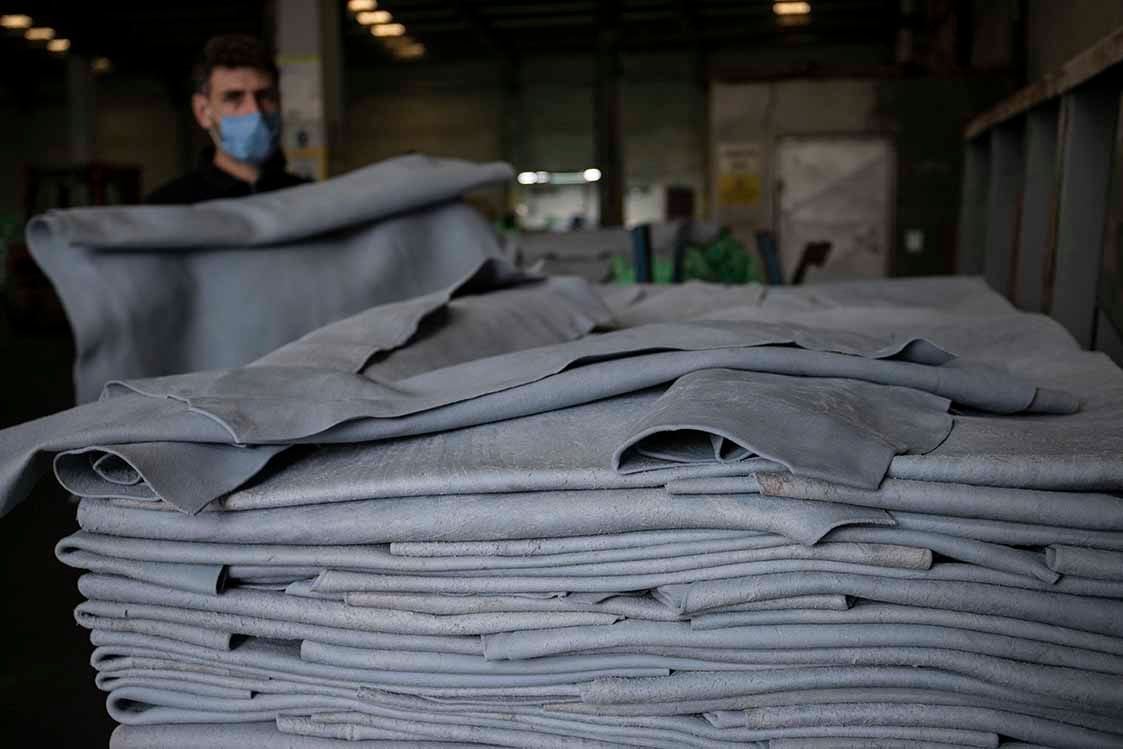 Elegant Grey Natural Grain Leather For Craft