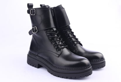 Elegante Schnallen Echtleder Damen Stiefeletten - Qualitatives Lederprodukt Hergestellt Von Kardeşler Kundura Deri Mam. İmal. Paz. İth. İhr. San. Ve Tic. Ltd. Şti.. Kontakt Für B2B-Bestellungen.