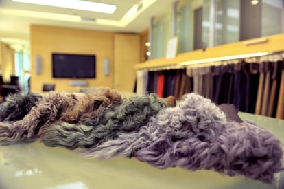 Exklusives Lockiges Lammfell Für Edle Bekleidung - Qualitatives Lederprodukt Hergestellt Von Yeşiller Deri Sanayi Ve Tic. Ltd. Şti.. Kontakt Für B2B-Bestellungen.