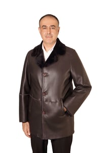 Klassische Dunkelbraune Herren Lammfelljacke Pelzkragen - Qualitatives Lederprodukt Hergestellt Von Derma Deri̇ Ti̇c. Ve San. Ltd. Şti̇.. Kontakt Für B2B-Bestellungen.
