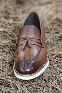 Burnished Leather Tassel Loafer Classic Modern Style - Quality Leather Product Manufactured By Gokman Ayakkabi Ve Deri̇ Mamulleri̇ İth. İhr. San Ve Ti̇c. Ltd. Şti̇.. Contact For B2B Orders.