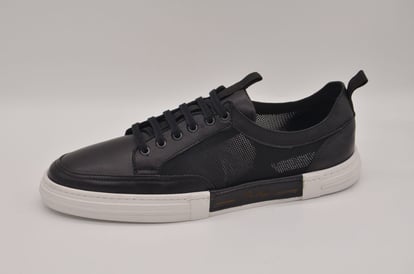 Moderner Schwarzer Leder Mesh Herren Sneaker - Qualitatives Lederprodukt Hergestellt Von Çetsan Ayakkabı Sanayi Ve Ticaret Limited Şirketi. Kontakt Für B2B-Bestellungen.