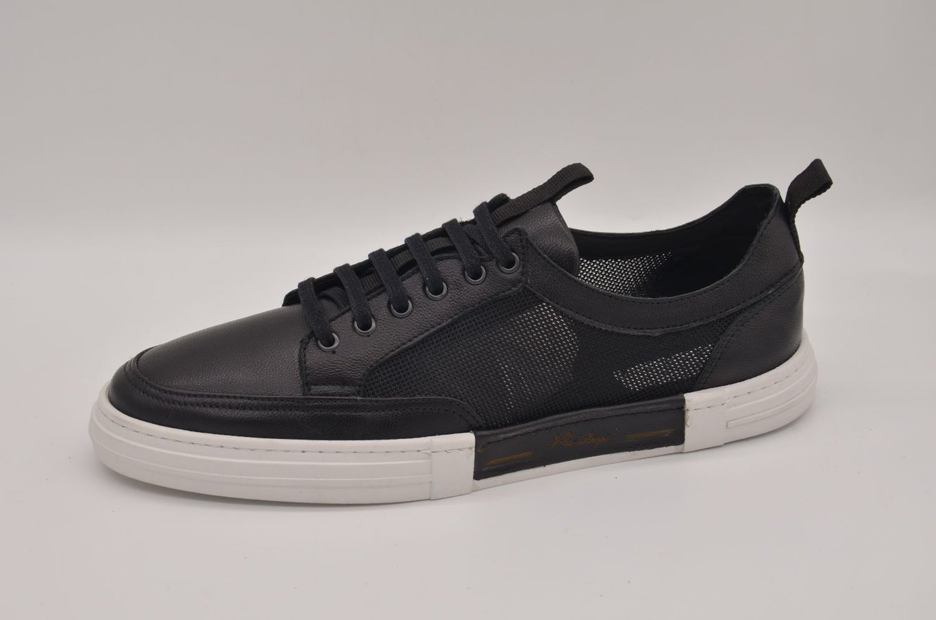 Modern Black Leather Mesh Urban Mens Sneaker - Quality Leather Product Manufactured By Çetsan Ayakkabı Sanayi Ve Ticaret Limited Şirketi. Contact For B2B Orders.