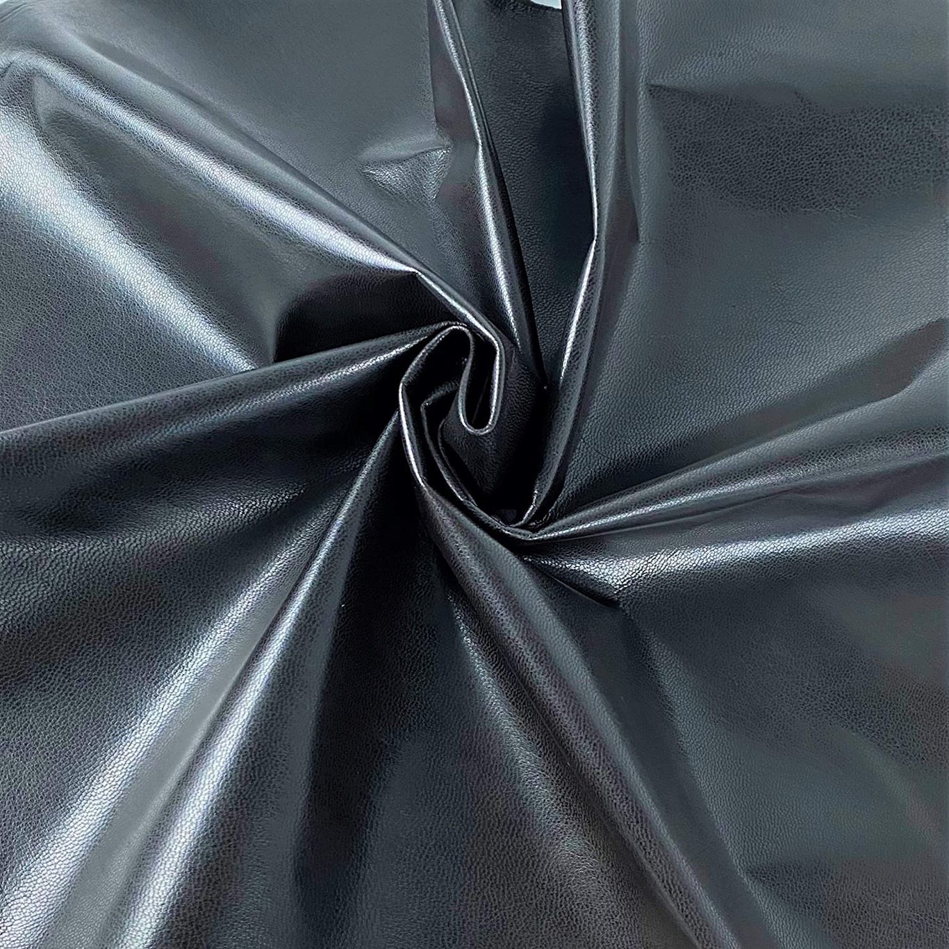 Sleek Glossy Ovine Leather Garment Material - Quality Leather Product Manufactured By Osmanoğullari Deri̇ci̇li̇k. Contact For B2B Orders.