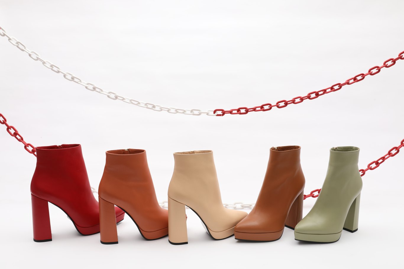 Elegante Leder Plateau Blockabsatz Stiefeletten - Qualitatives Lederprodukt Hergestellt Von Özkan Moda Tasarim San Ve Ti̇c Ltd. Şti̇.. Kontakt Für B2B-Bestellungen.