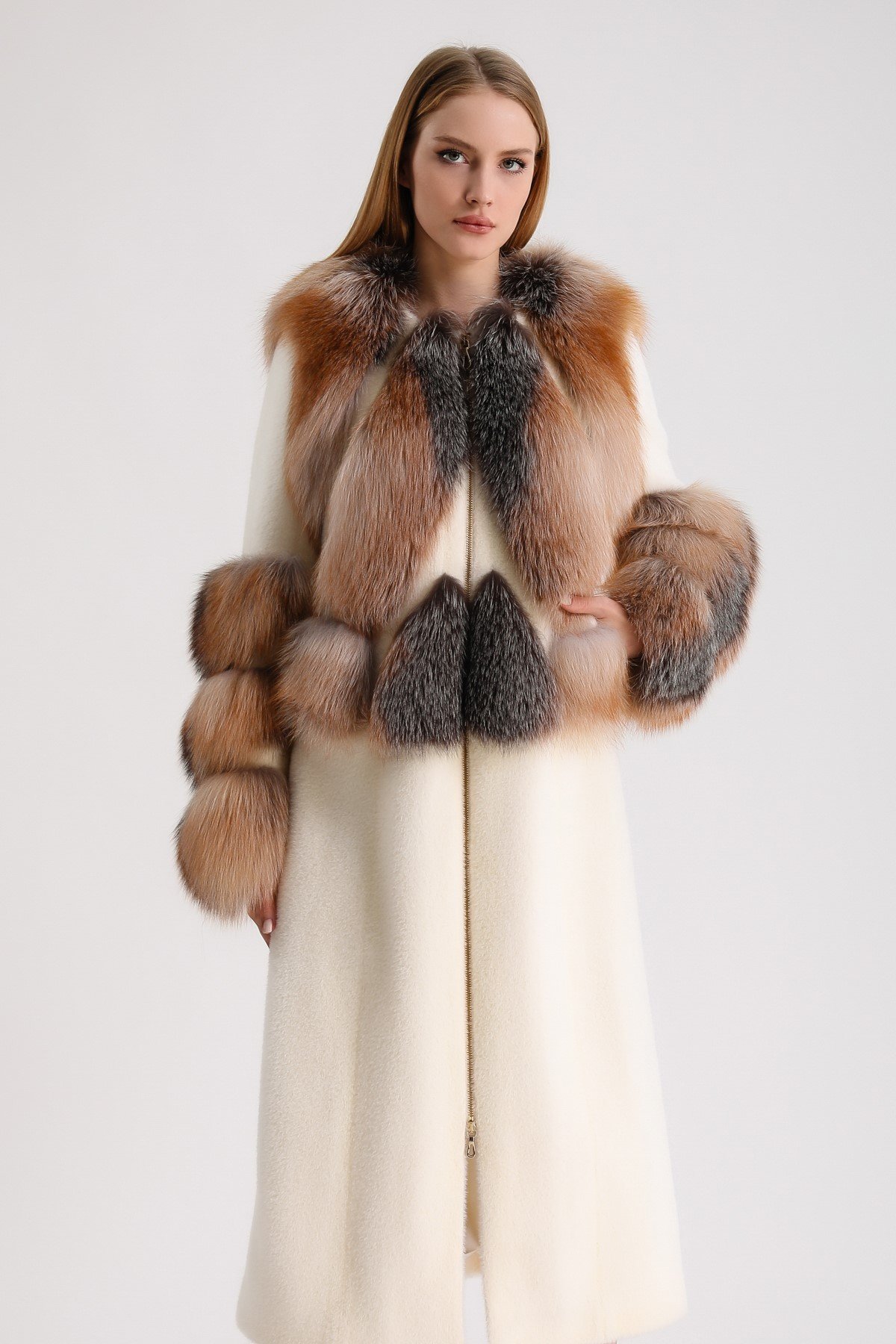 Elegant Cream Shearling Coat Multitone Fur Accents - Quality Leather Product Manufactured By Leatherclub Teks. Ve Deri Turz. İnş. San. Tic. Ltd. Şti. Contact For B2B Orders.