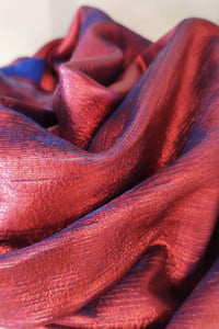 Schillerndes Rotes Ovinleder Für Exklusive Mode - Qualitatives Lederprodukt Hergestellt Von Marmara Deri San. Ve Tic. Ltd. Şti.. Kontakt Für B2B-Bestellungen.
