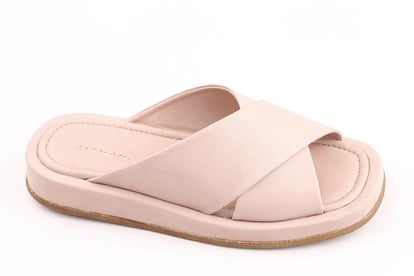 Womens Powder Pink Leather Criss Cross Slipper - Quality Leather Product Manufactured By Kardeşler Kundura Deri Mam. İmal. Paz. İth. İhr. San. Ve Tic. Ltd. Şti.. Contact For B2B Orders.