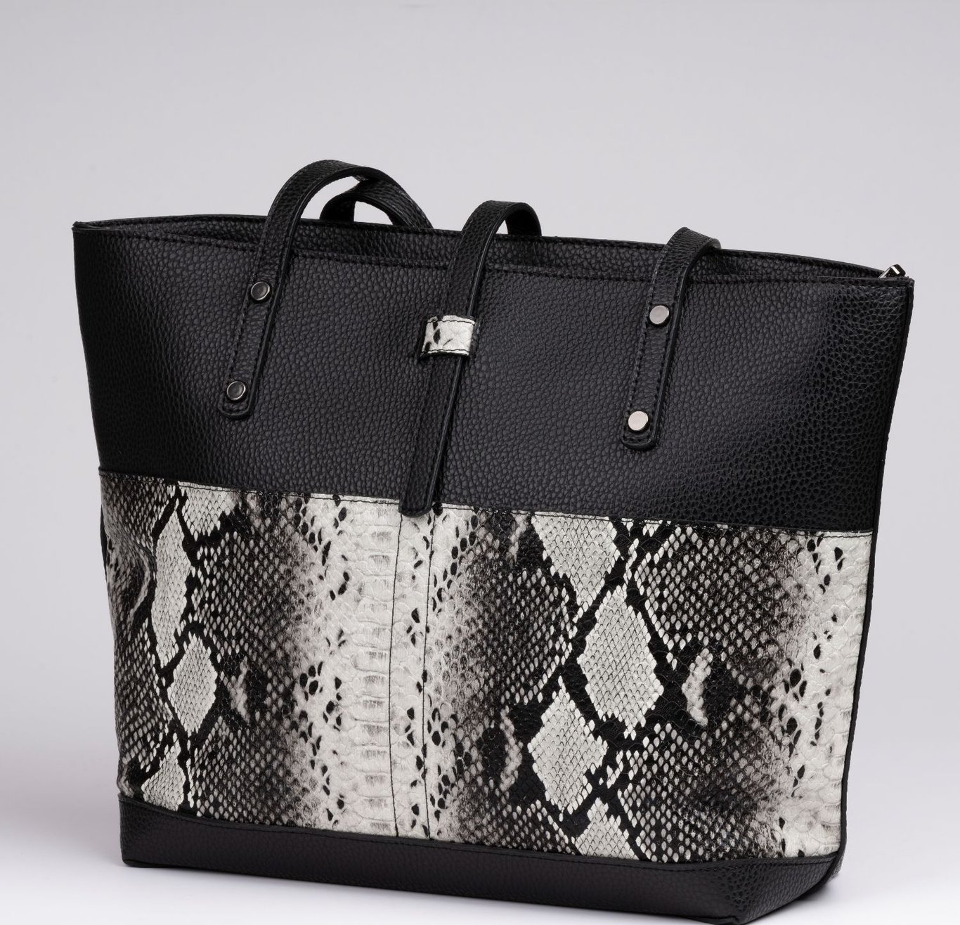 Elegant Snakeskin Pattern Womens Tote Bag - Quality Leather Product Manufactured By Güven Karaca Deri̇ San. Ve Ti̇c. Ltd. Şti̇.. Contact For B2B Orders.