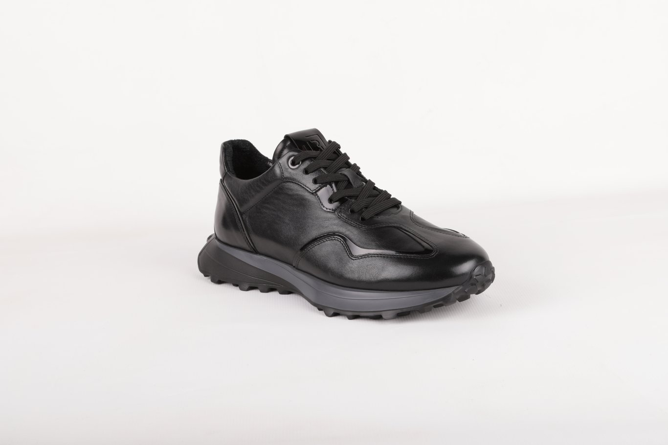 Modern Black Calf Leather Men's Trainers - Quality Leather Product Manufactured By Ekrem Uyanik Ayakkabi Deri Urunleri Tekstil Gida Sanayi Ve Ticaret Ltd. Sti.. Contact For B2B Orders.