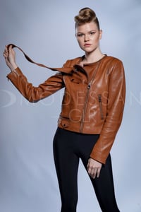 Chic Asymmetrical Zippered Lambskin Leather Jacket - Quality Leather Product Manufactured By Güler Deri̇ Konf.gida.i̇nş.tur.taş.day.day.tük.mal.san. Ve Ti̇c Ltd.şti̇. Contact For B2B Orders.