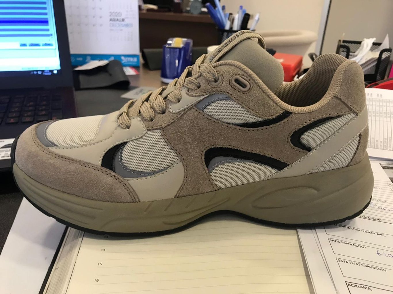 Modernes Mehrschichtiges Damen Outdoor Sneaker