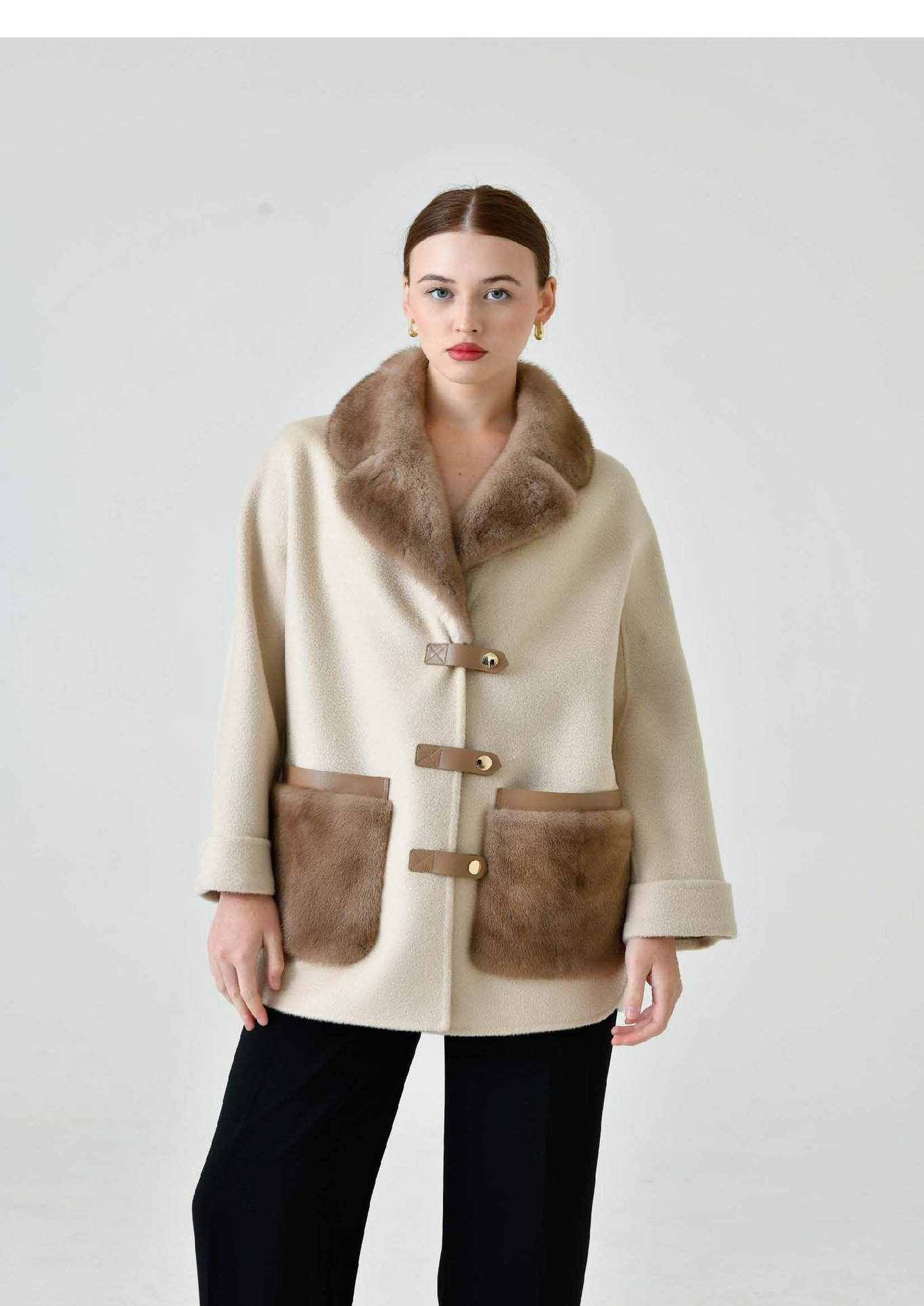Cashmere Coats With Fur Accessories - Quality Leather Product Manufactured By Nerseler Deri San Ins Ve Dis Tic Ltd Sti. Contact For B2B Orders.