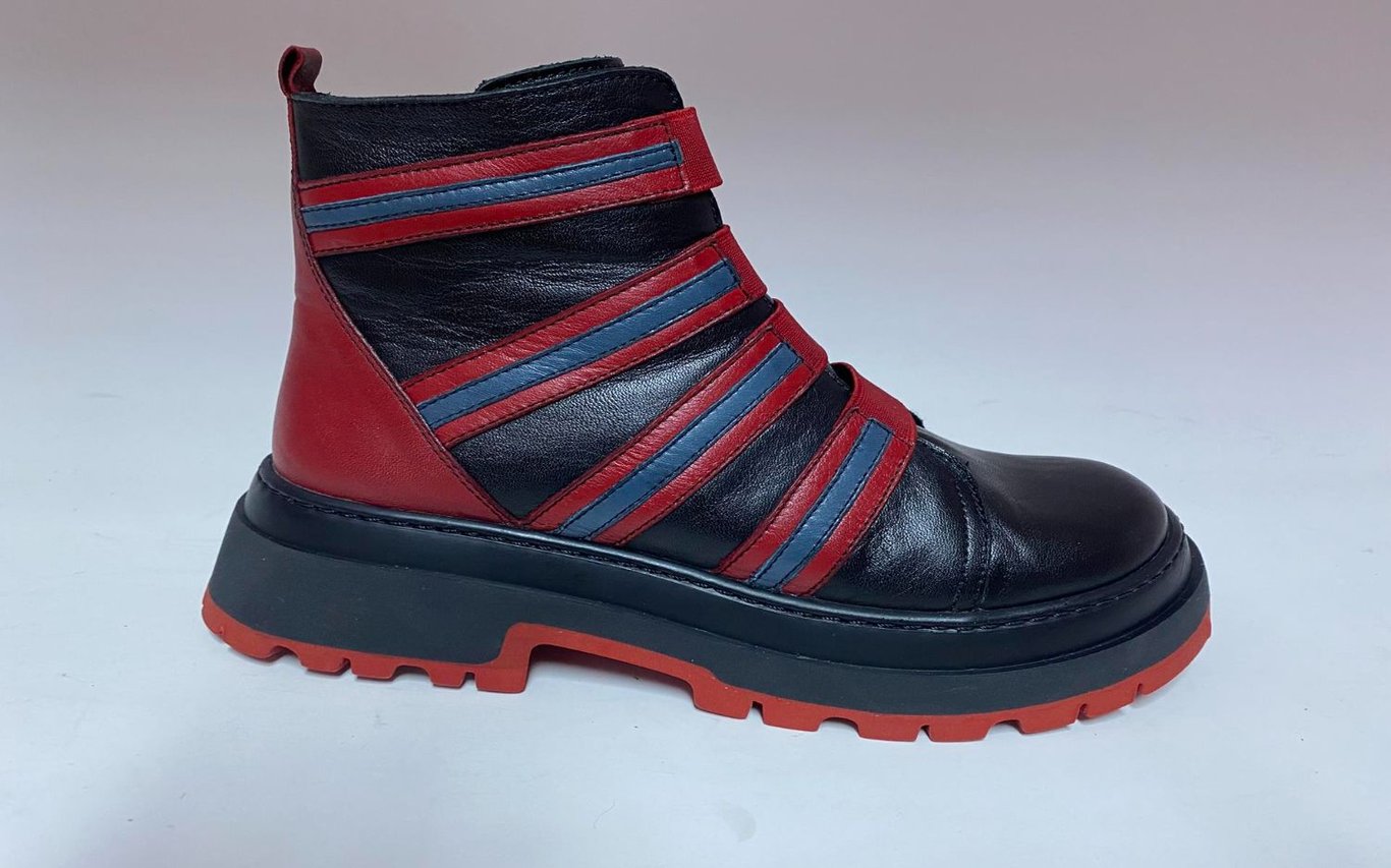 Stilvolle Damen Leder Plateau Design Stiefelette - Qualitatives Lederprodukt Hergestellt Von Karyoka Ayakkabi San Ve Diş Ti̇c. A.ş.. Kontakt Für B2B-Bestellungen.