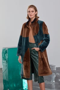 Elegant Color Block Shearling Lambskin Coat - Quality Leather Product Manufactured By Süed Mod Deri̇ci̇li̇k San Ve Ti̇c Ltd. Şti̇.. Contact For B2B Orders.