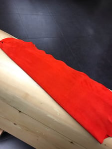 Lebhaft Rotes Ovin Wildleder Für Exklusive Bekleidung - Qualitatives Lederprodukt Hergestellt Von Çeti̇nkaya Kürk Deri̇ Konfeksi̇yon Tarim Sanayi̇ Ve  Ti̇caret Li̇mi̇ted Şi̇rketi̇. Kontakt Für B2B-Bestellungen.