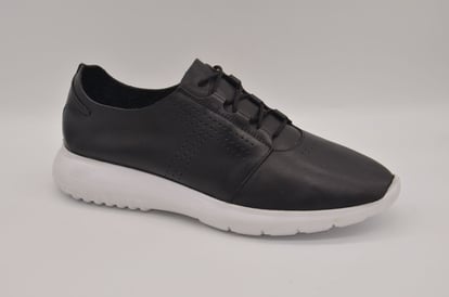 Eleganter Perforierter Schwarzer Leder Herren Sneaker - Qualitatives Lederprodukt Hergestellt Von Çetsan Ayakkabı Sanayi Ve Ticaret Limited Şirketi. Kontakt Für B2B-Bestellungen.