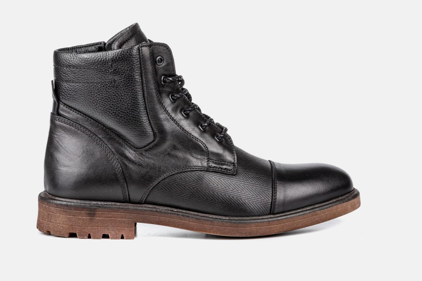 Mens Sophisticated Black Leather Cap Toe Boots - Quality Leather Product Manufactured By Özdallar Ayakkabi Ve Yan Sanayi̇ Ürünleri̇ Sanayi̇ Ve Ti̇caret Ltd.. Contact For B2B Orders.