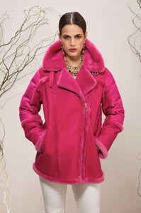 Damen Fuchsia Asymmetrischer Luxus Lammfellmantel - Qualitatives Lederprodukt Hergestellt Von Emelda Deri Konfeksiyon Turizm Insaat Sanayi Ve Dis  Ticaret Anonim Sirketi. Kontakt Für B2B-Bestellungen.