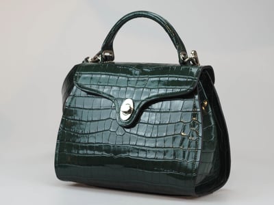 Emerald Green Crocodile Embossed Patent Leather Handbag - Quality Leather Product Manufactured By Süren Deri̇ Ürünleri̇ San. Ve Ti̇c. Ltd. Şti̇. Contact For B2B Orders.