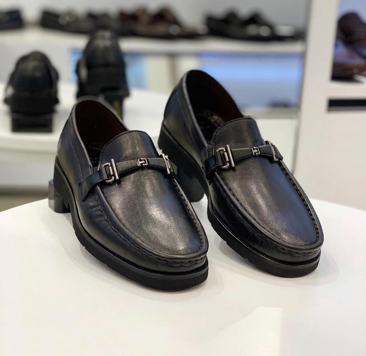 Herren Elegante Schnallen Loafer Aus Leder - Qualitatives Lederprodukt Hergestellt Von Deva Ayakkabi San Ve Tic Ltd Sti. Kontakt Für B2B-Bestellungen.