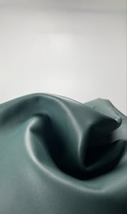 Elegantes Tiefes Petrol Boxcalf Leder Für Schuhe - Qualitatives Lederprodukt Hergestellt Von Deri̇msan Deri̇ İmalat Sanayi̇ Ve Ti̇caret Ltd.şti̇.. Kontakt Für B2B-Bestellungen.