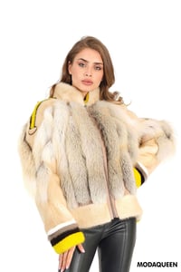 Elegant Fox Fur Bomber Jacket With Yellow Stripes - Quality Leather Product Manufactured By Moda Kürk Deri̇ Teksti̇l Ve Özel Eği̇ti̇m Hi̇zmetleri̇ Li̇mi̇ted Şi̇rketi̇. Contact For B2B Orders.