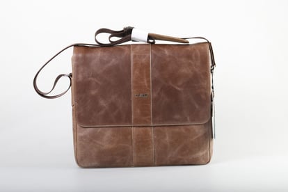 Elegante Schwarze Leder Messenger Tasche Stil - Qualitatives Lederprodukt Hergestellt Von Öz Özler Deri Mam.day.tük. Mall.san. Ve Tic. Ltd.şti̇. Kontakt Für B2B-Bestellungen.