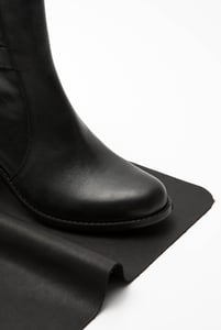 Elegant Footwear Premium Boxcalf Leather Finish - Quality Leather Product Manufactured By Karaca Deri̇ Sanayi̇ Ve Ti̇c. Ltd. Şti̇.. Contact For B2B Orders.
