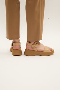 Effortlessly Chic Beige Leather Sandals - Quality Leather Product Manufactured By Ronya Ayakkabi San. Ve Ti̇c.ltd.şti̇.. Contact For B2B Orders.