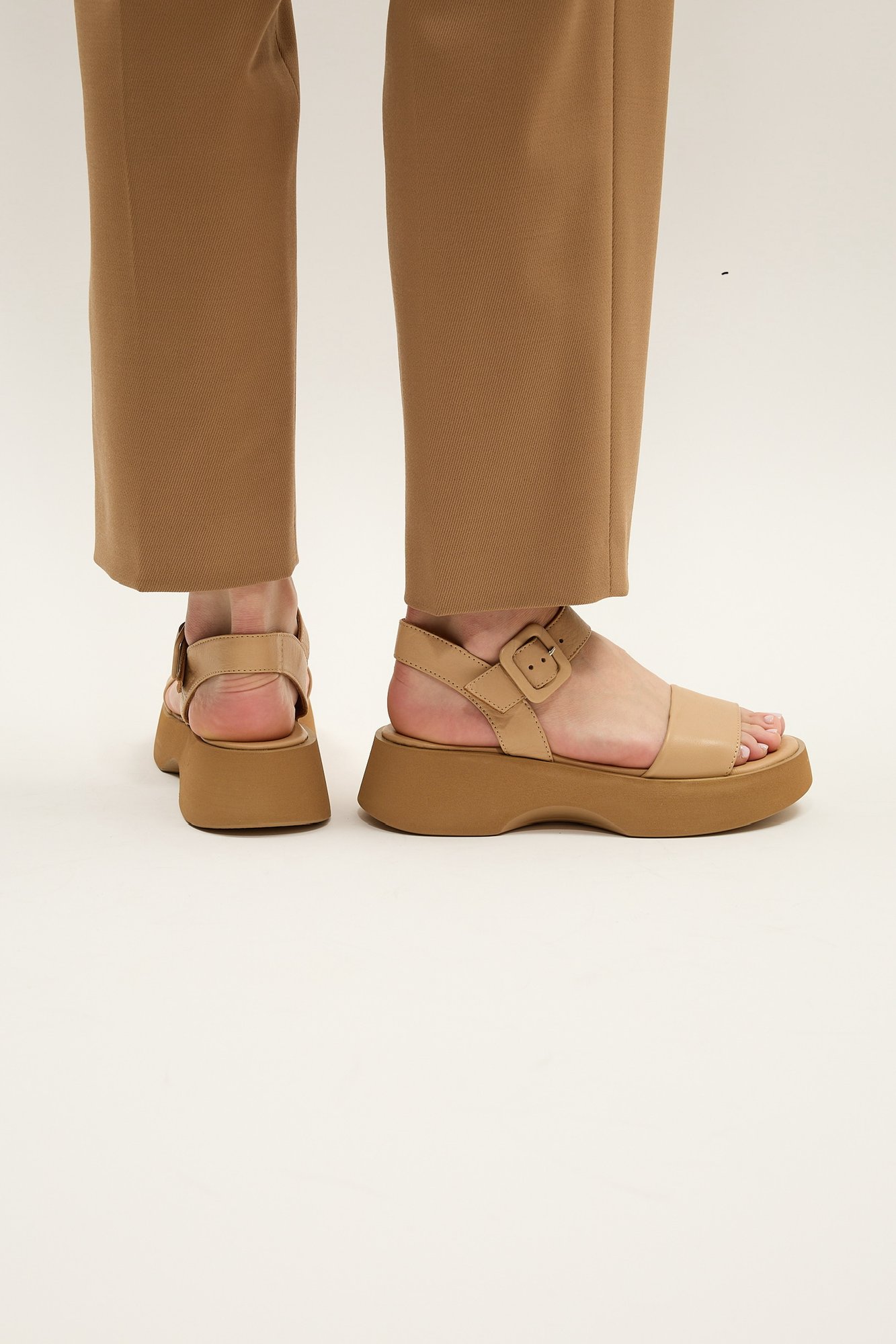 Effortlessly Chic Beige Leather Sandals - Quality Leather Product Manufactured By Ronya Ayakkabi San. Ve Ti̇c.ltd.şti̇.. Contact For B2B Orders.