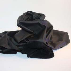 Deep Black Boxcalf Leather For Luxury Bags - Quality Leather Product Manufactured By Sevimli Deri Sanayi Ve Tic. Ltd. Sti. Contact For B2B Orders.