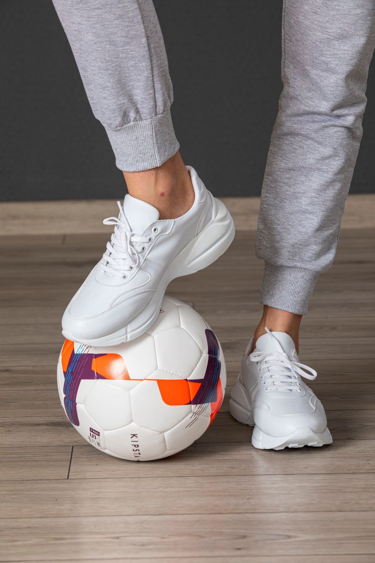 Premium White Leather Women's Chunky Sneaker - Quality Leather Product Manufactured By Sultani̇ Ayakkabi Sanayi̇ Ve Ti̇caret Anoni̇m Şi̇rketi̇. Contact For B2B Orders.