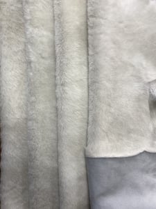 Luxurious Cream White Ovine Shearling Leather - Quality Leather Product Manufactured By Avova Kürk Deri̇ Sanayi̇ Ve Ti̇caret Li̇mi̇ted Şi̇rketi̇. Contact For B2B Orders.