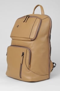 Elegant Tan Pebbled Leather Men's Backpack - Quality Leather Product Manufactured By Meşi̇n Deri̇ Ve Teksti̇l Ürünleri̇ San. Ve Diş Ti̇c. Ltd. Şti̇.. Contact For B2B Orders.