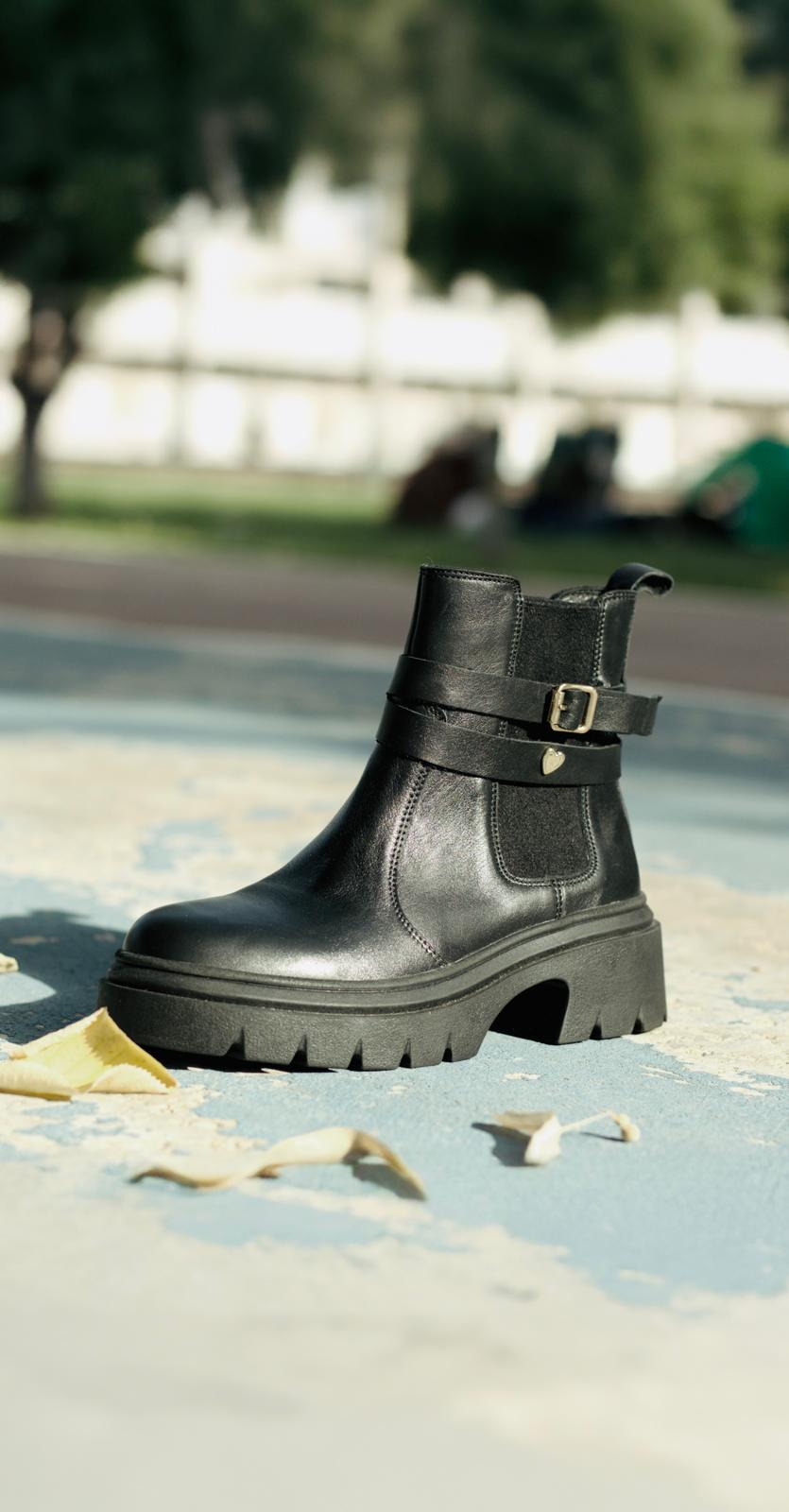 Черные Женские Лоферы Из Зернистой Кожи С Кисточками - Качественный Кожаный Продукт Производства Safir Taban Ve Ayakkabı San. Tic. Ltd. Şti.. Обращайтесь Для B2B Заказов.