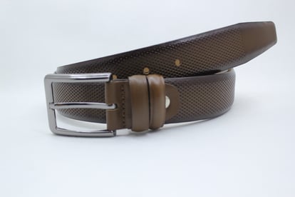 Geprägter Leder Herren Gürtel Moderne Schnalle - Qualitatives Lederprodukt Hergestellt Von Hi̇cret Deri̇ Mamülleri̇ San. Ve Ti̇c. Ltd. Şti̇.. Kontakt Für B2B-Bestellungen.