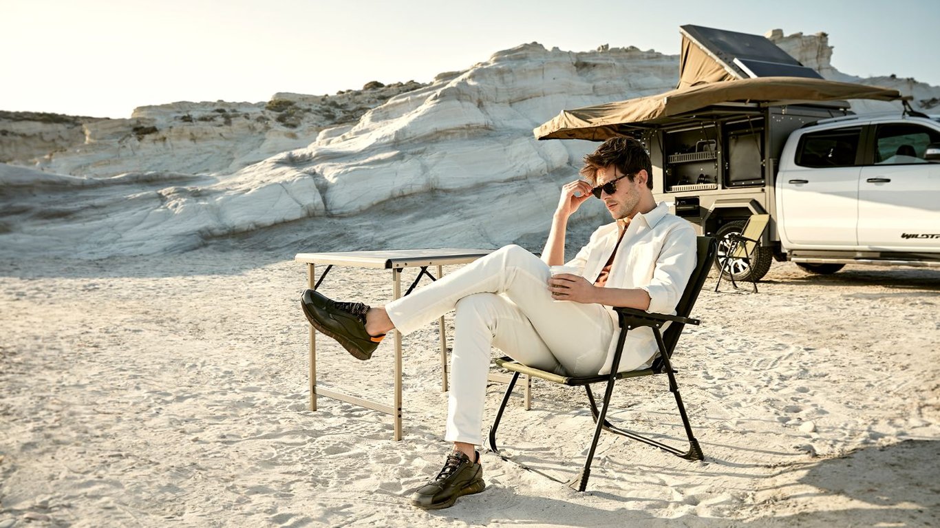 Si̇yah Deri̇ Sneaker Ayakkabi