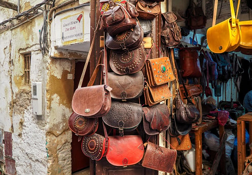 Производство традиционных турецких кожаных сумок