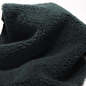 Luxurious Dark Green Curly Lambskin Shearling - Quality Leather Product Manufactured By Toprak Kürk Deri̇ Teksti̇l İmalat San. Ve Ti̇c. Ltd. Şti̇. Contact For B2B Orders.