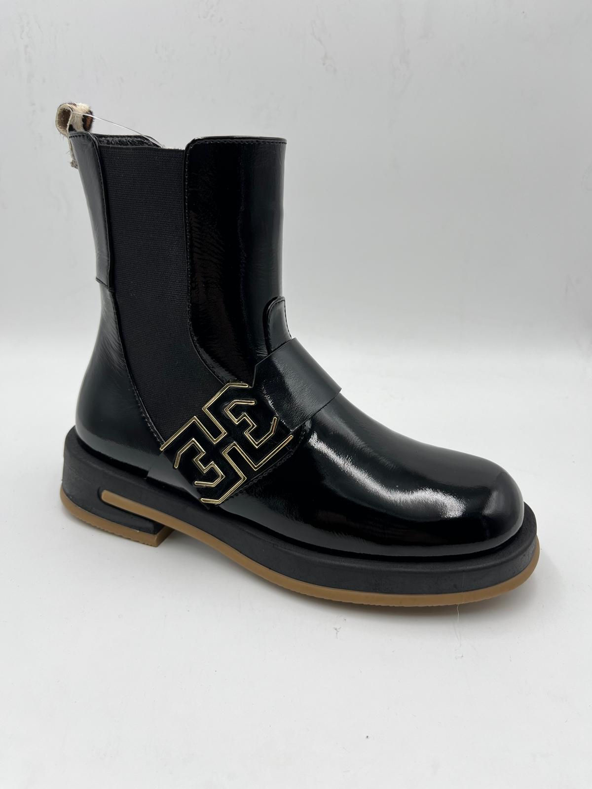 Блестящие Лаковые Ботинки Золотой Пряжкой - Качественный Кожаный Продукт Производства Pafi̇ Ayakkabi Teks.san.ti̇c.ltd.şti̇.. Обращайтесь Для B2B Заказов.