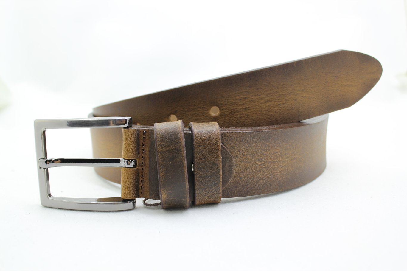 Classic Genuine Leather Belt For Men - Quality Leather Product Manufactured By Hi̇cret Deri̇ Mamülleri̇ San. Ve Ti̇c. Ltd. Şti̇.. Contact For B2B Orders.