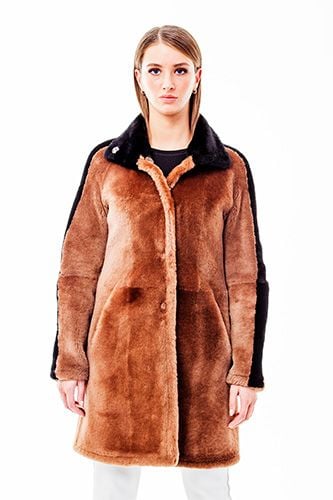 Элегантное Двухцветное Пальто Женское Из Овчины - Качественный Кожаный Продукт Производства Süed Mod Deri̇ci̇li̇k San Ve Ti̇c Ltd. Şti̇.. Обращайтесь Для B2B Заказов.