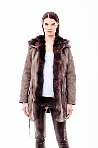 Olivgrüner Parka Luxuriöser Pelzmantel - Qualitatives Lederprodukt Hergestellt Von Süed Mod Deri̇ci̇li̇k San Ve Ti̇c Ltd. Şti̇.. Kontakt Für B2B-Bestellungen.