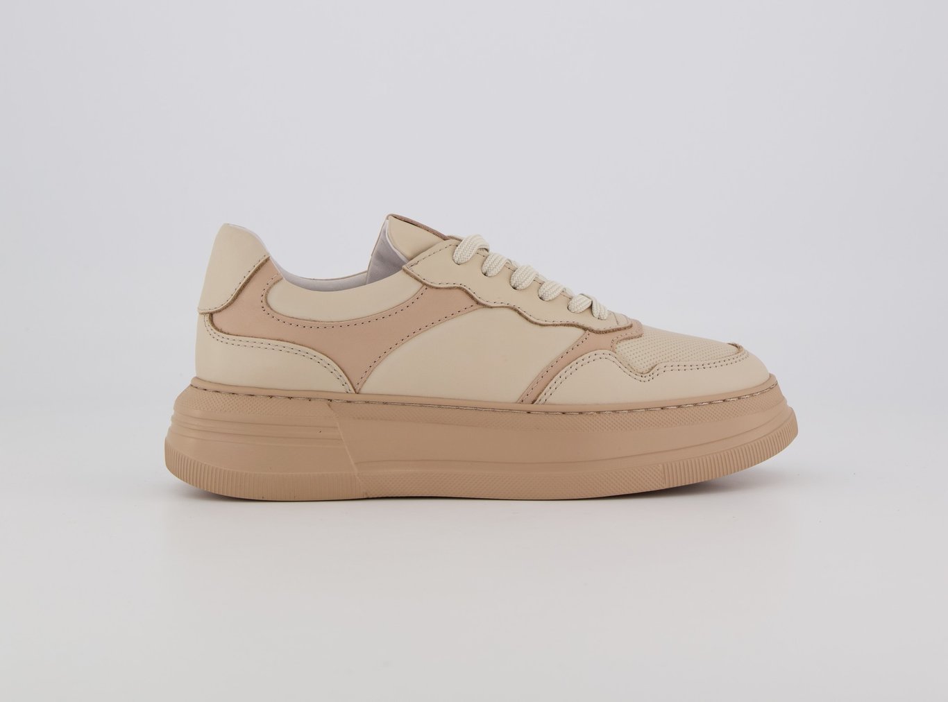 Moderne Beige Leder Damen Sneaker - Qualitatives Lederprodukt Hergestellt Von Makfi̇ne Deri̇ Ürünleri̇ Ve İnşaat Diş Ti̇c. San. Paz. Ltd. Şti̇.. Kontakt Für B2B-Bestellungen.