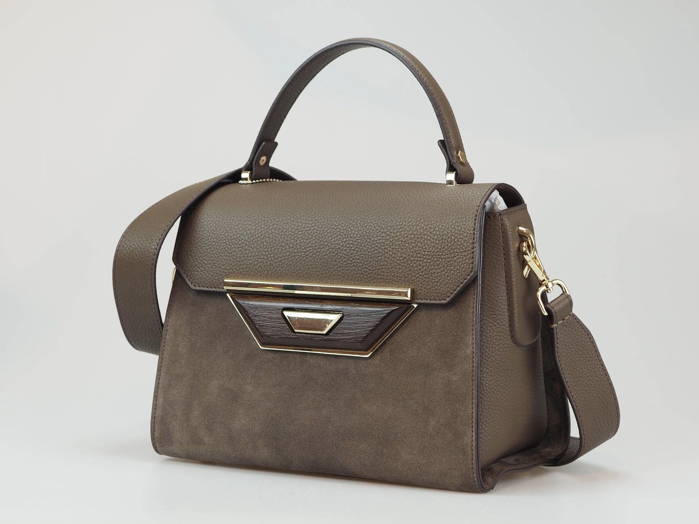 Elegant Mink Brown Leather Suede Womens Bag Gold Details - Quality Leather Product Manufactured By Süren Deri̇ Ürünleri̇ San. Ve Ti̇c. Ltd. Şti̇. Contact For B2B Orders.