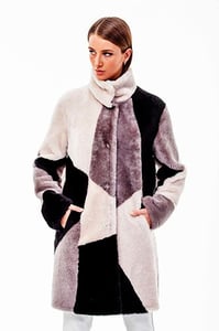 Stilvoller Patchwork Shearling Damenmantel - Qualitatives Lederprodukt Hergestellt Von Süed Mod Deri̇ci̇li̇k San Ve Ti̇c Ltd. Şti̇.. Kontakt Für B2B-Bestellungen.
